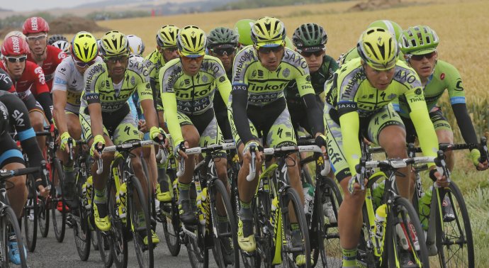 Sagan v tieni Contadora. Pracuje pre tím a napriek tomu dokáže bojovať o víťazstvá. Foto - tasr/ap