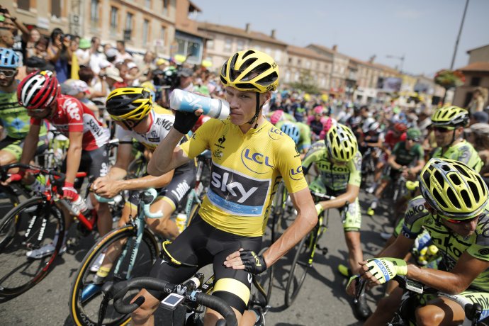 Froome je po dvoch rokoch opäť neohrozeným lídrom celkového poradia na Tour de France. Foto - AP Photo/Laurent Cipriani