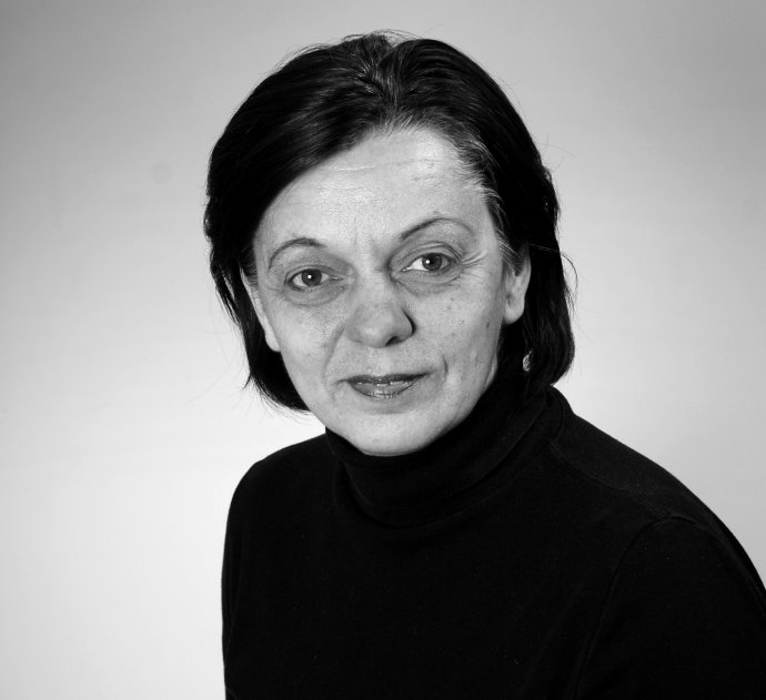 Anna Chlupíková (55) je riaditeľkou základnej školy v Novákoch už od roku 1999. Vyštudovala slovenčinu a hudobnú výchovu. Zaujíma sa o kvalitu vzdelávania a spolupracuje s organizáciami Nové školstvo a Teach for Slovakia. Okrem toho je súčasťou výkonného manažmentu Slovenskej komory učiteľov. Foto – archív Anny Chlupíkovej