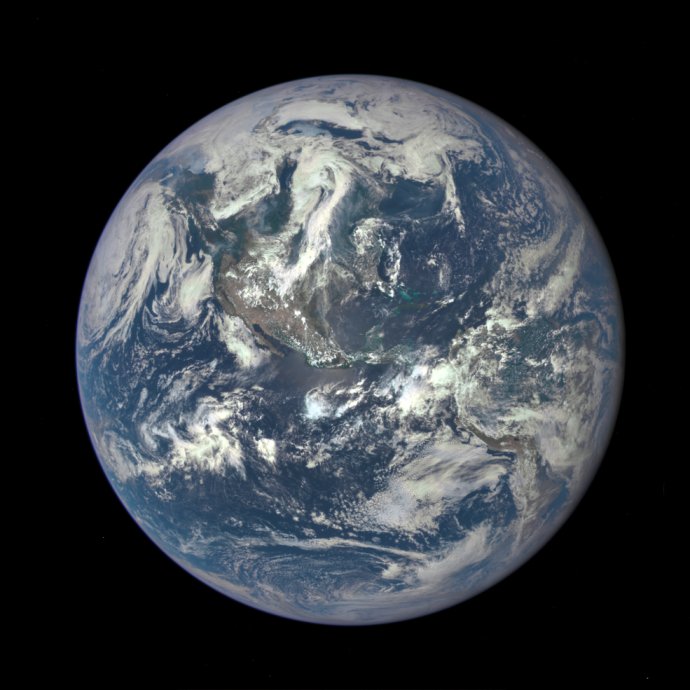 Fotografia Zeme. 6. júla 2015 ju spravilo zariadenie Deep Space Climate Observatory . Foto - NASA