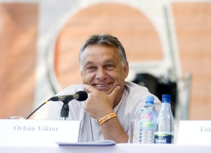 Viktor Orbán v Tusnádfürdő, na letnej univerzite svojej strany Fidesz v Sedmohradsku. Foto – TASR/AP