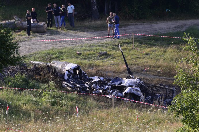 Trosky vojenského vrtuľníku MI-17, ktorý sa v utorok poobede zrútil blízko Prešova. Foto - TASR
