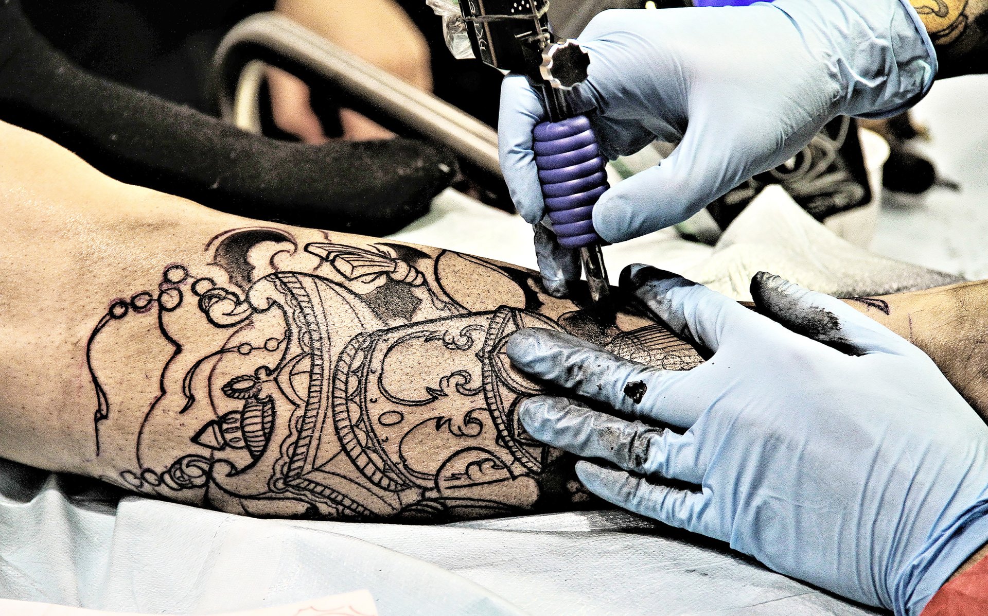 Процесс нанесения Татуировки в древности