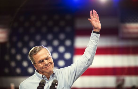 Jeb Bush pri zháňaní peňazí využíva kontakty svojho brata a otca, bývalých prezidentov. FOTO -TASR/AP