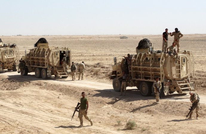 Okrem leteckých útokov dnes spojenci v Iraku trénujú nových vojakov. Foto - TASR/AP
