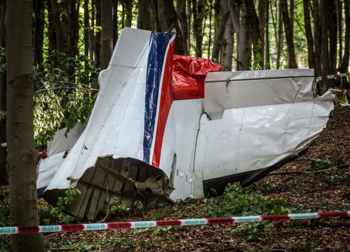 Červený kameň, 20.8. 2015. Trosky jedného z havarovaných lietadiel. Foto N - Tomáš Benedikovič