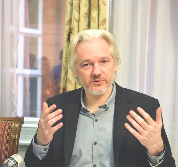 Julian Assange sa ešte stále skrýva na ekvádorskej ambasáde v Londýne. Foto – TASR/AP