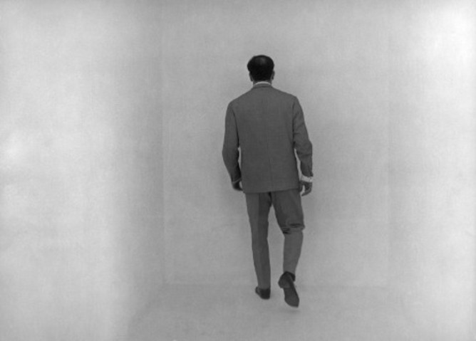 Yves Klein predstavil v roku 1961 v nemeckom Krefelde dielo Prázdna miestnosť.