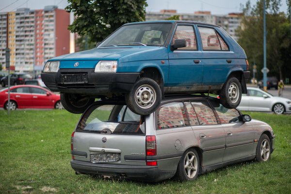 Autá z&nbsp;bratislavských chodníkov nezmiznú, Nesrovnal sa nevie dohodnúť