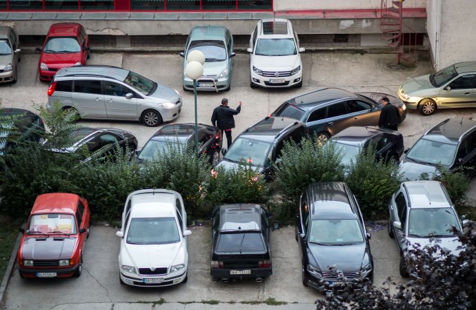 Parkovanie v Petržalke. Foto N - Tomáš Benedikovič