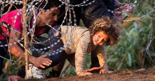 Maďarsko sa pokúsilo zastaviť utečencov ostnatým plotom. Foto - tasr/ap