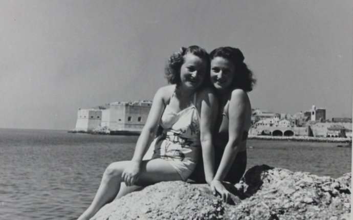 Teresa so sestrou Sidou. Foto – Post Bellum