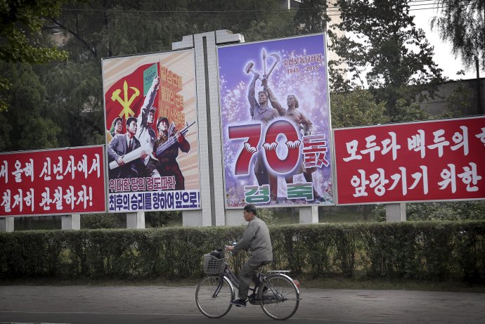 Severná Kórea sa pripravuje na ďalšie oslavy. Foto - TASR/AP