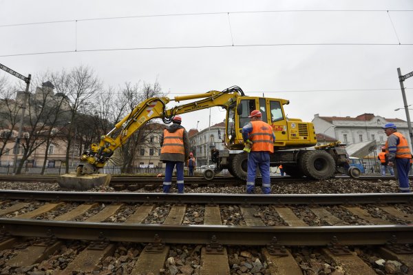Keď železnice zrýchľujú, všetko mešká a&nbsp;ceny idú hore (kde sa čo pokazilo)