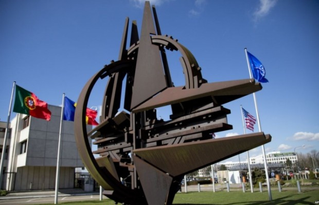 Vláda si v programe sľúbila, že nebude spochybňovať záväzky k Severoatlantickej aliancii. Foto - NATO