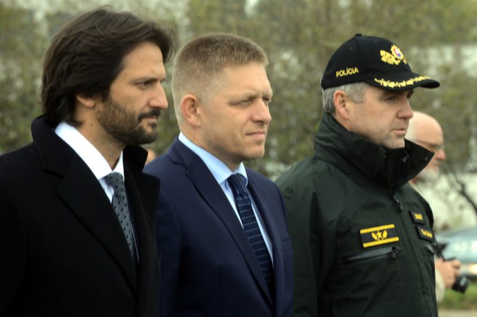 Robert Kaliňák, premiér Robert Fico a policajný prezident Tibor Gašpar. Foto – TASR