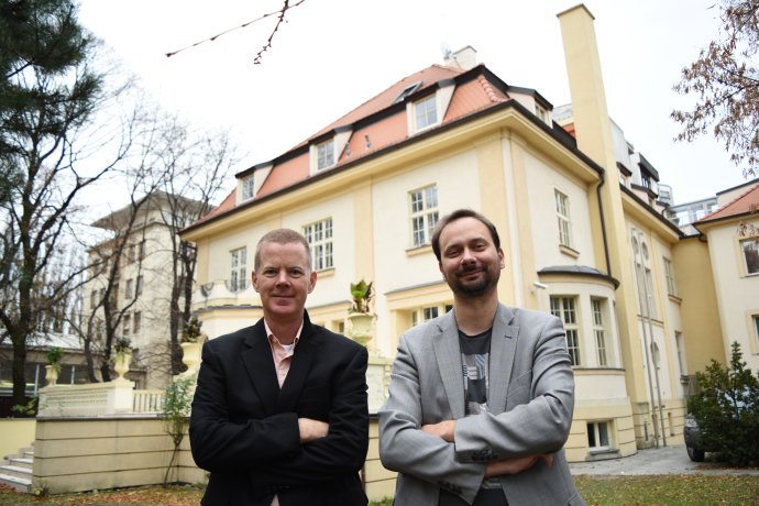 Riaditelia novej školy Leaf Academy Chris Cheney (naľavo) a Matej Sapák. Zdroj: Leaf