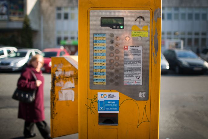 Automat na cestovné lístky bratislavskej integrovanej dopravy. Foto N – Tomáš Benedikovič