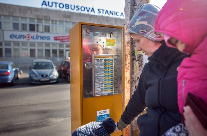 Automat na cestovné lístky bratislavskej integrovanej dopravy. Foto N - Tomáš Benedikovič