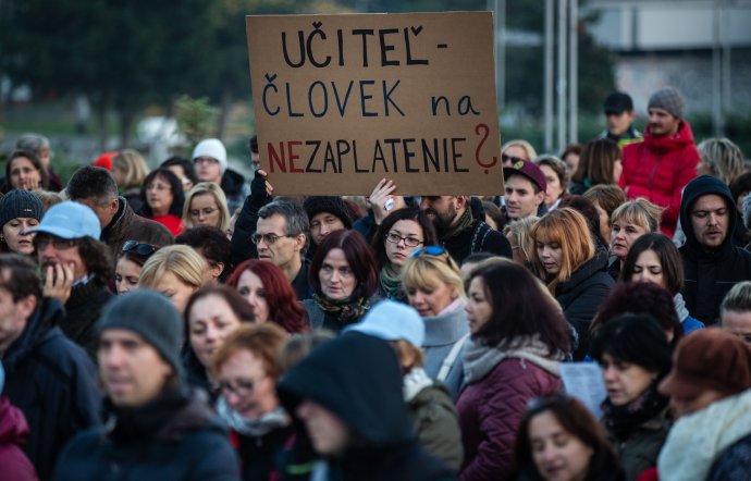 Jesenný protest učiteľov na Námestí slobody. Foto N – Tomáš Benedikovič