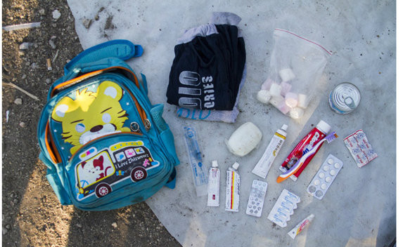 Batoh 6-ročného Omrana zo Sýrie. Čo by ste si na útek zbalili vy? Foto – archív školy Narnia