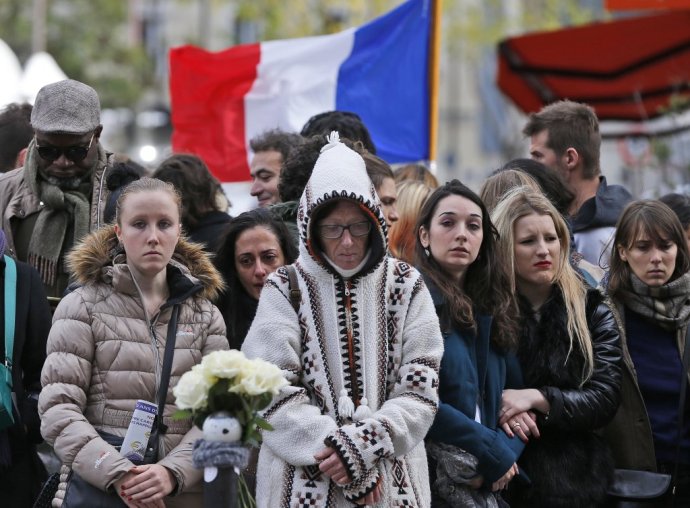 Spájať teroristické útoky s utečeneckou krízou len šíri strach a neprináša nič dobré, hovorí francúzsky analytik Martin Micholet. Foto – AP