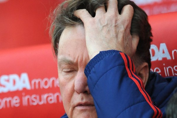 Van Gaal pripúšťa rezignáciu, ManUtd prehral štvrtý zápas v&nbsp;rade