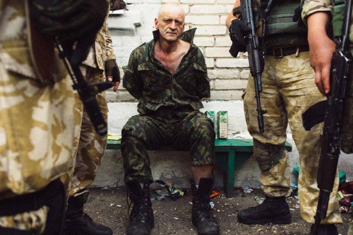 Separatistu Miroslava Roháča na Ukrajine aj zajali. Slovenskej polícii je to jedno.