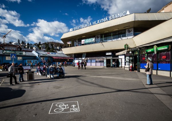 Študentka spravila experiment na Hlavnej stanici v&nbsp;Bratislave a&nbsp;výrazne znížila fajčenie v&nbsp;zakázaných zónach