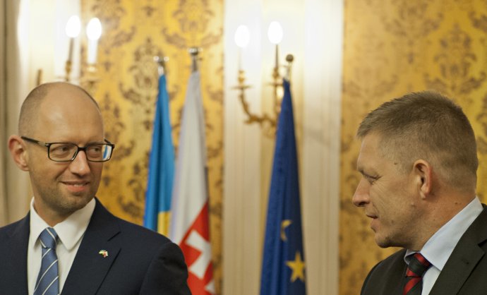 Premiér Robert Fico a jeho ukrajinský náprotivok Arsenij Jaceňuk spoločne bojujú proti zväčšeniu ruského plynovodu severom. Foto - Tasr