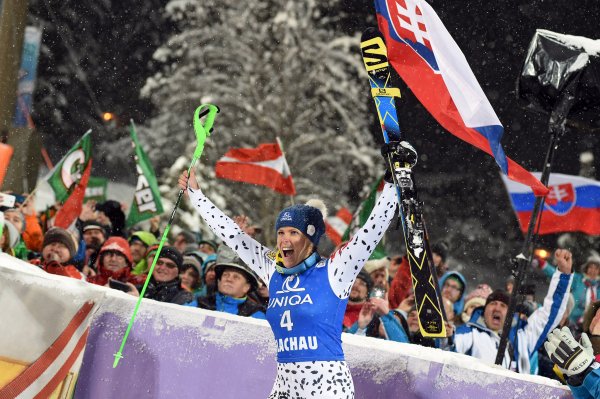 Dve slovenské lyžiarky stáli spolu na pódiu po prvýkrát v&nbsp;histórii (fotogaléria)