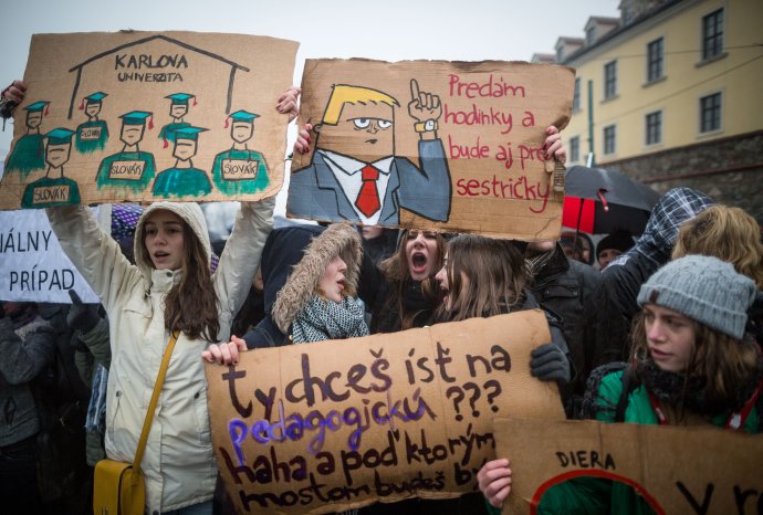 Učitelia protestovali aj pred voľbai. Foto N - Tomáš Benedikovič