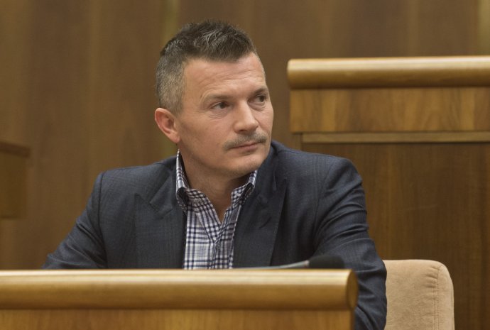 Opozícia sa koncom roka 2014 pokúsila ministra dopravy Jána Počiatka pokúsila odvolať. Neúspešne. Foto - Tasr