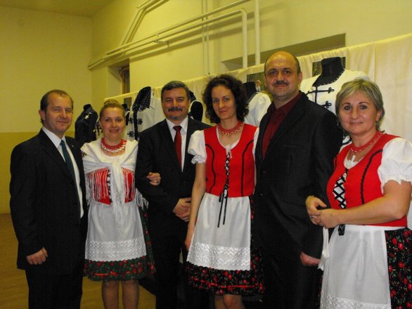 Z mítingu SMK, predseda strany Berényi stojí v strede. foto - Facebook SMK