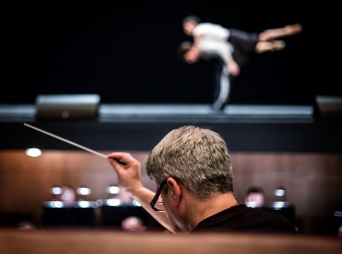 Peter Breiner diriguje Slovenské tance v SND. Foto N - Tomáš Benedikovič
