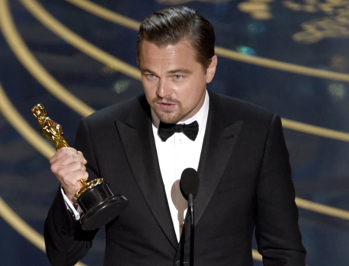 Leonardo DiCaprio s prvým Oscarom (po štyroch neúspešných nomináciách). Foto – AP