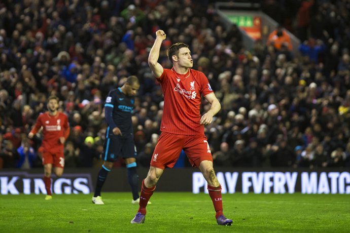 James Milner oslavuje gól proti Manchestru City. Foto - AP