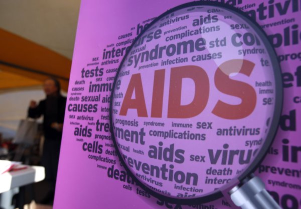 Odkaz MMŠ: O&nbsp;obetiach konšpiračnej teórie v&nbsp;Rusku, podľa ktorej AIDS buď neexistuje, alebo sa nemá liečiť, lebo západné lieky Rusov zabíjajú