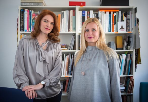 Soňa Salnerová (35, vľavo) absolvovala Fakultu architektúry STU v Bratislave a je autorizovaná architektka. V roku 2006 založili s Katarínou Mňahončákovou ateliér winwin. Pôsobia hlavne v oblasti verejného a súkromného interiéru a rodinných domov. Katarína Mňahončáková (36) vyštudovala Fakultu architektúry STU, pracuje v ateliéri winwin, v roku 2009 so Soňou Salnerovou založili Školu interiérového dizajnu designDOT, ktorá sa venuje ďalšiemu vzdelávaniu dospelých. Foto N – Tomáš Benedikovič