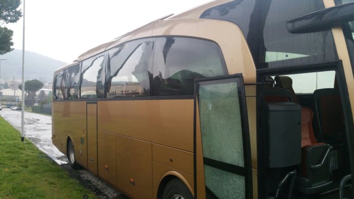 Poškodený autobus Danza Transu.