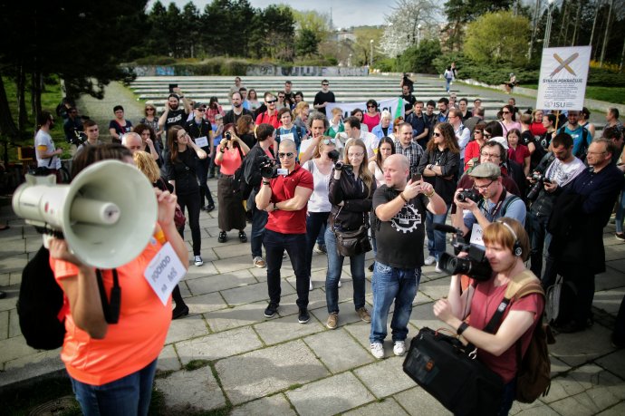 V utorok učitelia protestne išli k ministerstvu školstva. Foto N - Tomáš Benedikovič