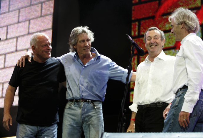 Archívna fotka z čias, keď sa Pink Floyd ešte dokázali stretnúť aj na pódiu. Foto - TASR/AP