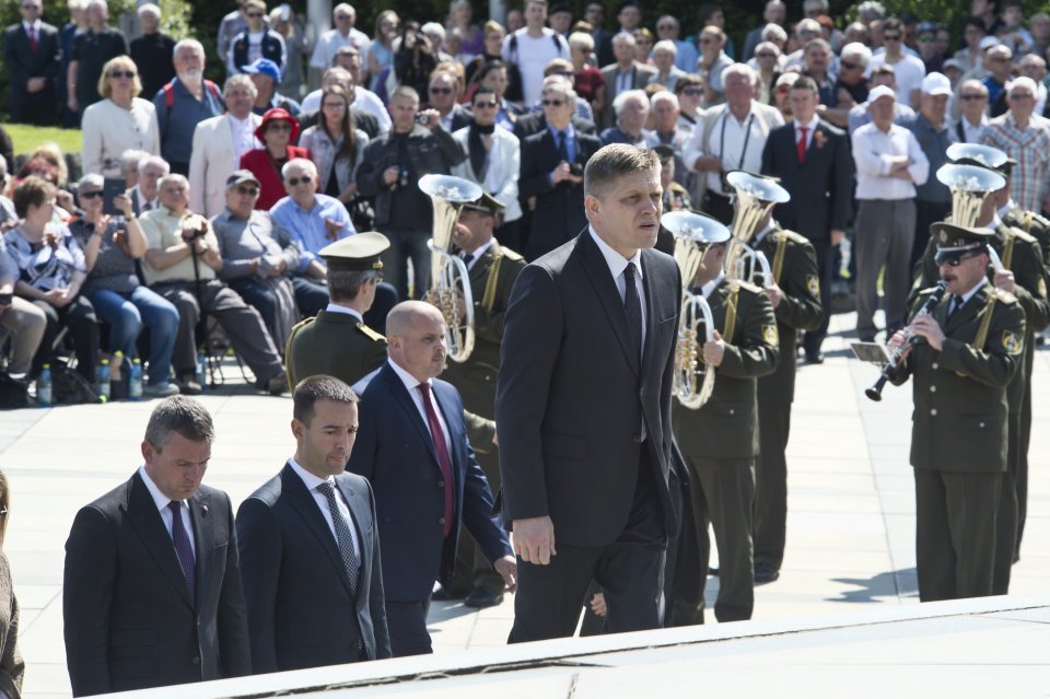 Premiér Fico na Slavíne, len pár dni po prepustení z nemocnice. Foto – TASR