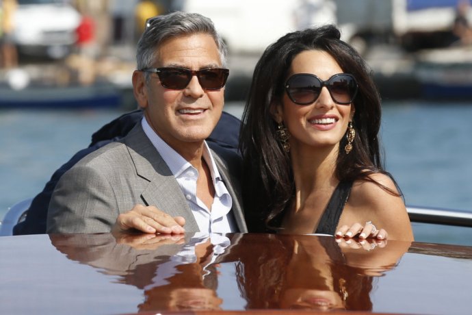 George Clooney s manželkou Amal Alamuddinovou. Ilustračné foto – TASR/AP
