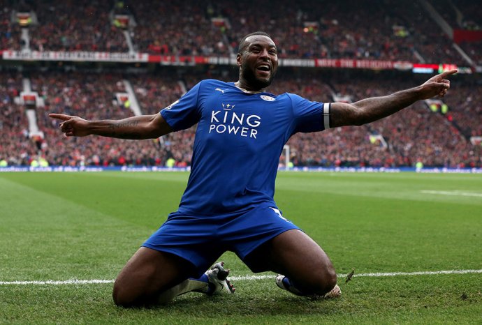 Wes Morgan oslavuje vyrovnávajúci gól proti Manchestru United. Foto - AP