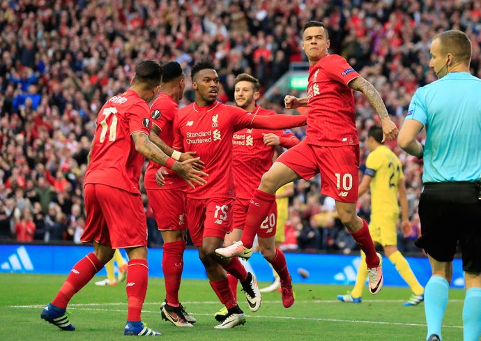 Hráči Liverpoolu oslavujú gól proti Seville v semifinále Európskej ligy. Foto - AP