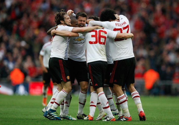 Hráči Manchestru United oslavujú výhru FA Cupu. Foto - AP