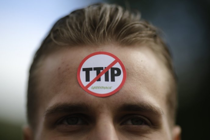 Odporcovia TTIP sa boja hlavne korporácií a geneticky modifikovaných potravín. Európska komisia tvrdí, že na obavy nie je dôvod. Foto – TASR/AP