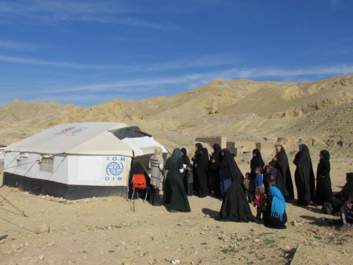 Mobilný stan Lekárov bez hraníc neďaleko fronty, kde sa bojuje s Dáiš (Islamský štát). Foto – Lenka Lesná