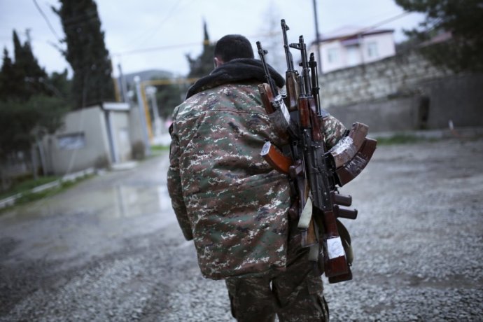 Arménsky bojovník v Náhornom Karabachu. Foto – TASR/AP